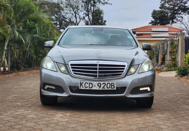Mercedes-Benz E200 2009 Gray