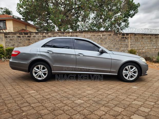 Mercedes-Benz E200 2009 Gray