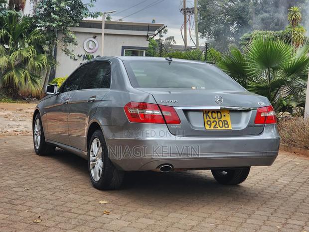 Mercedes-Benz E200 2009 Gray