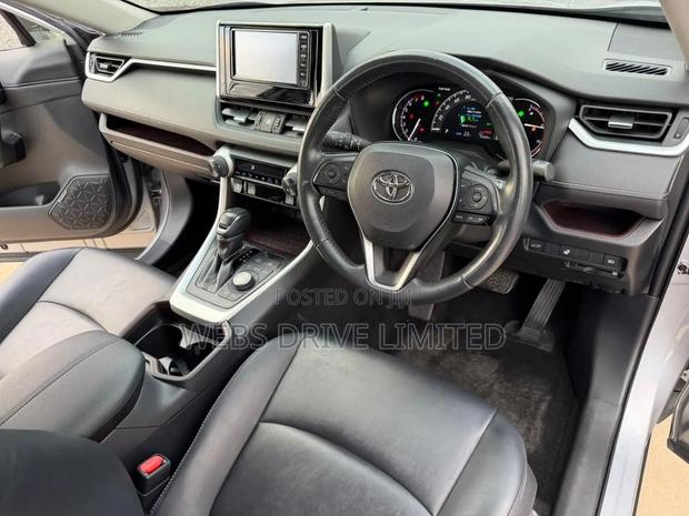Toyota RAV4 LE AWD 2019 Silver