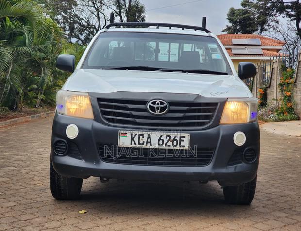 Toyota Hilux 2014 White