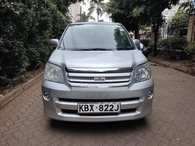 Toyota Noah 2.0 FWD (8 Seater) 2006 Silver