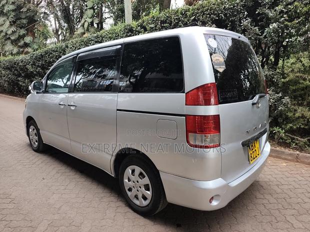 Toyota Noah 2.0 FWD (8 Seater) 2006 Silver