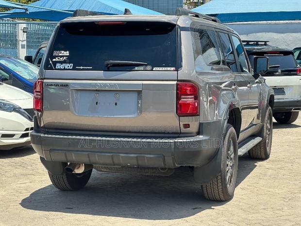 Toyota Land Cruiser LC250 2024 Gold