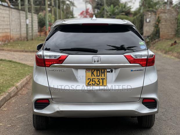 Honda Shuttle 2016 Silver