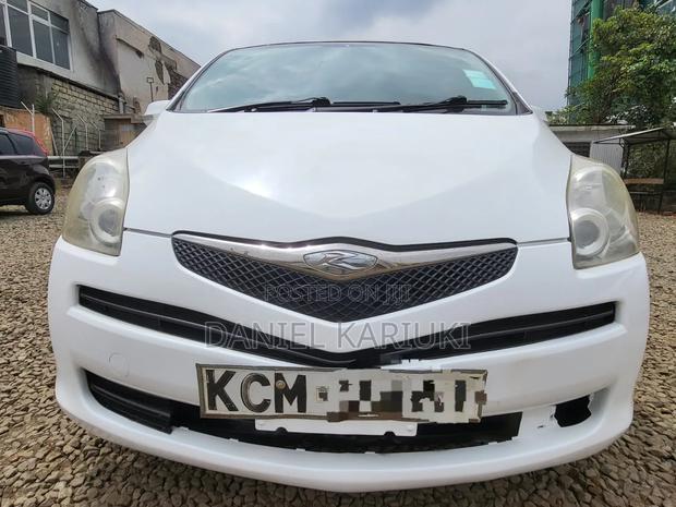 Toyota Ractis 1.3 FWD 2010 White