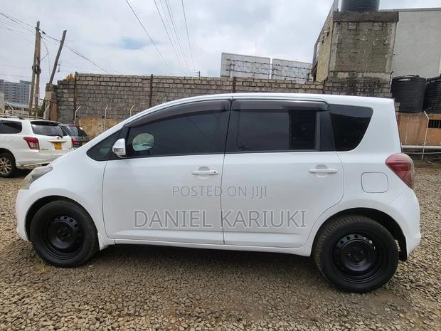 Toyota Ractis 1.3 FWD 2010 White