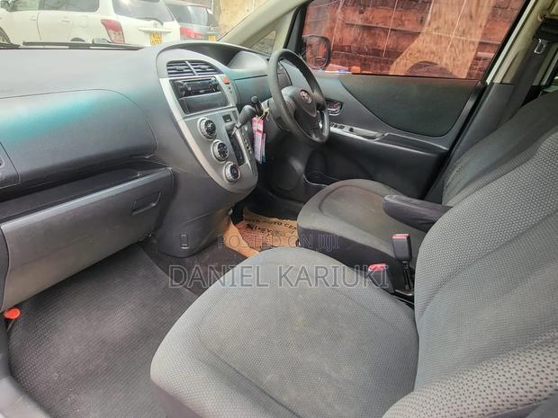 Toyota Ractis 1.3 FWD 2010 White