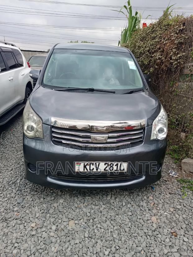 Toyota Noah 2013 Gray