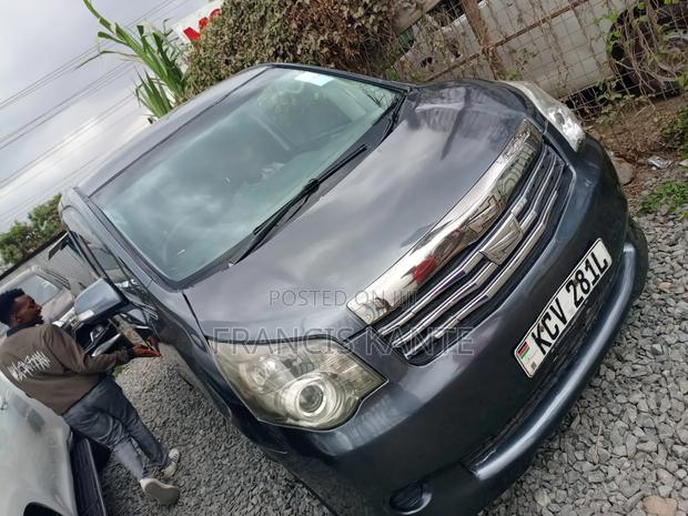 Toyota Noah 2013 Gray