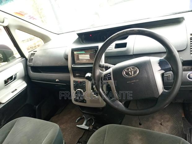 Toyota Noah 2013 Gray