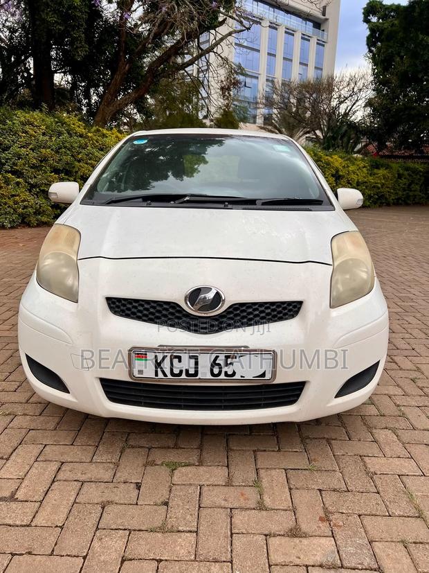 Toyota Vitz 2009 White