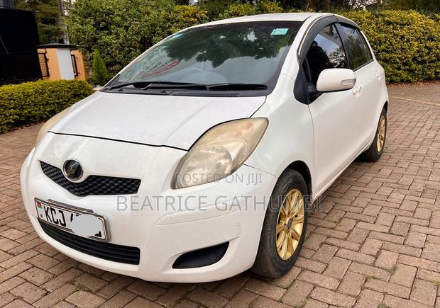 Toyota Vitz 2009 White