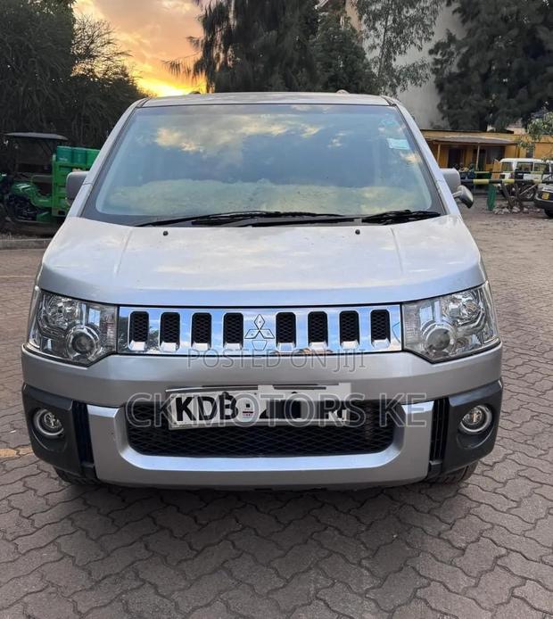 Mitsubishi Delica D:5 2013 Silver