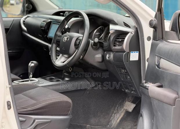 Toyota Hilux Revo Double Cab Deisel 2.4 AWD 2021 White
