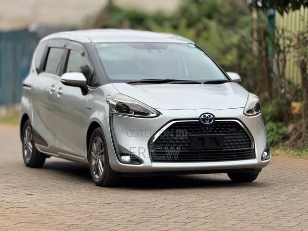 Toyota Sienta 1.5 FWD 2018 Silver