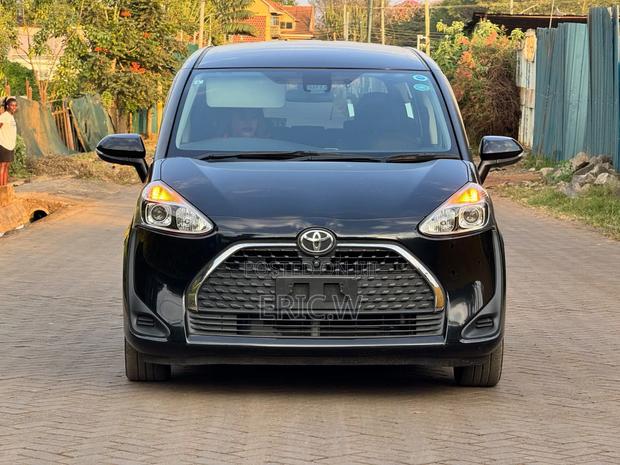 Toyota Sienta 1.5 FWD 2019 Black