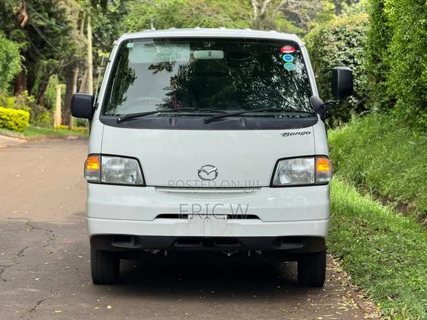 Mazda B 2018 White