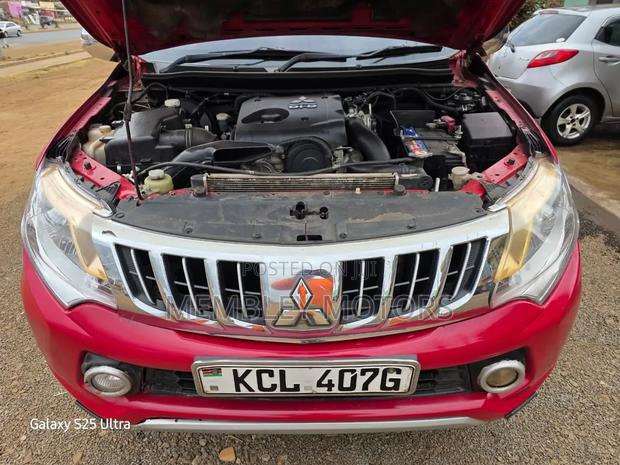 Mitsubishi L200 Double Cab 2.4 181hp 4WD 2017 Red