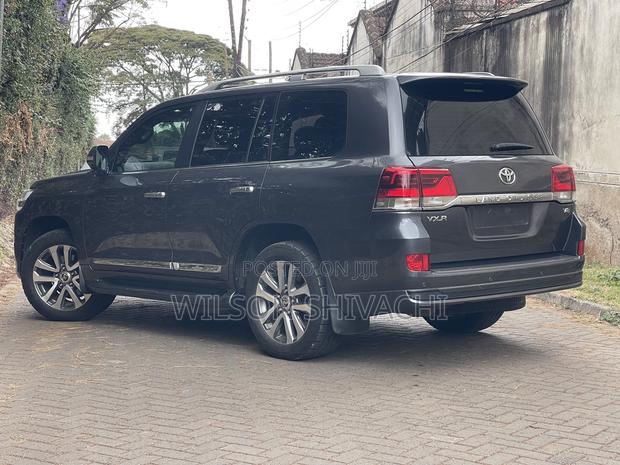 Toyota Land Cruiser 2021 Gray
