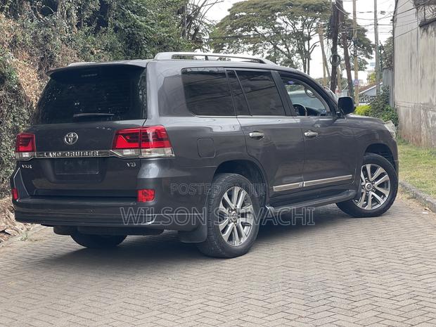 Toyota Land Cruiser 2021 Gray