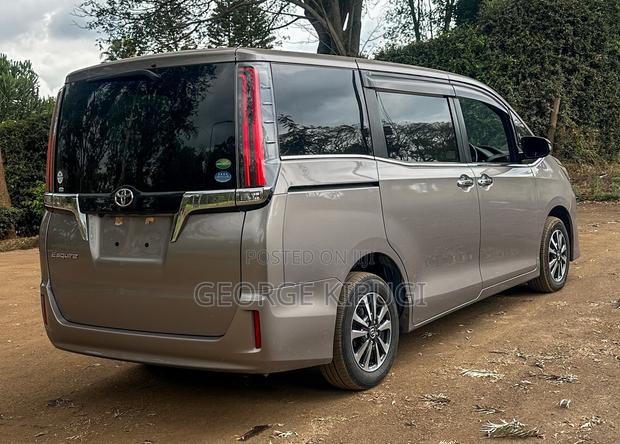 Toyota Noah 2018 Brown