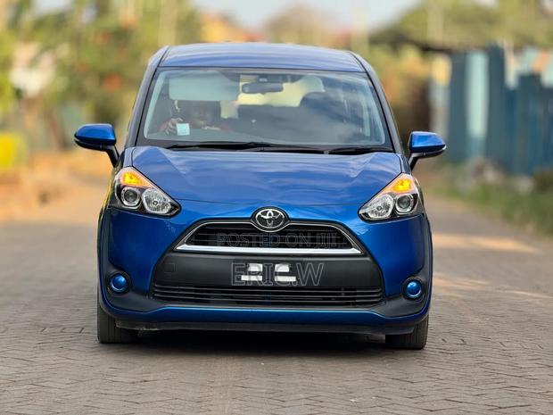 Toyota Sienta 2019 Blue