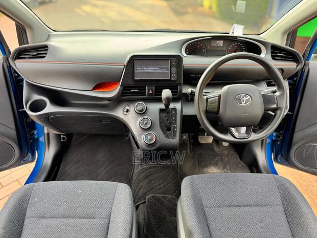 Toyota Sienta 2019 Blue