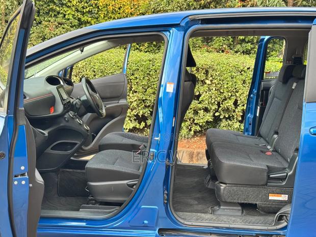Toyota Sienta 2019 Blue