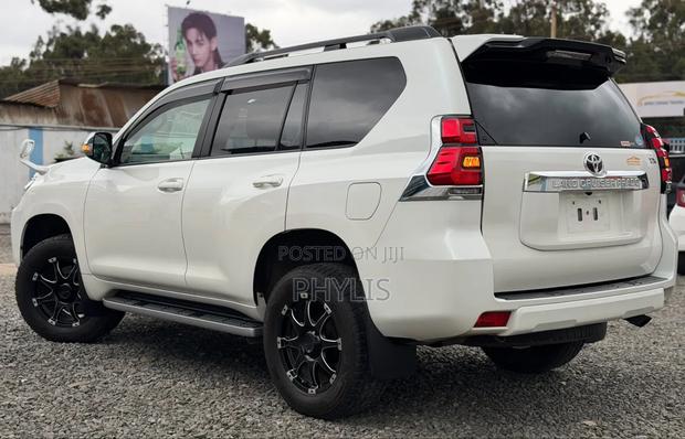 Toyota Land Cruiser Prado 2.7 2019 White