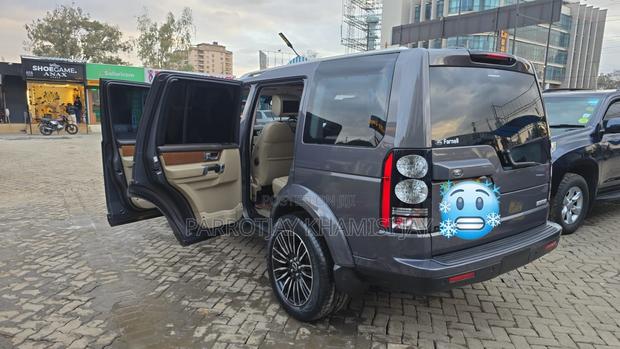 Land Rover Discovery 2016 Gray