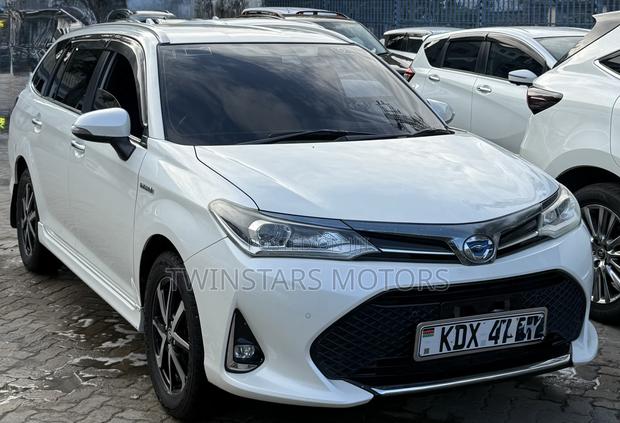 Toyota Corolla Fielder 1.5 Hybrid FWD 2019 White