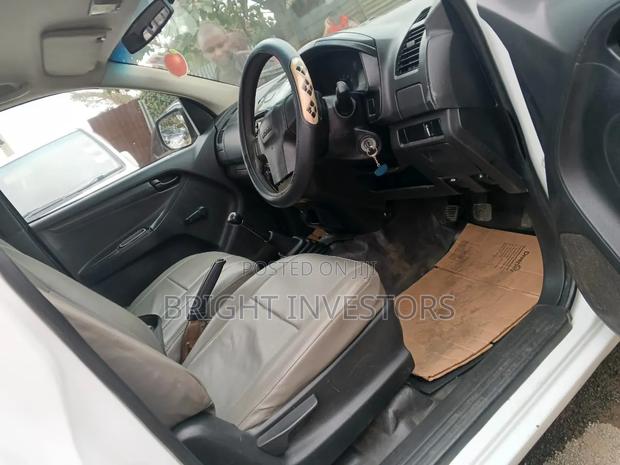 Isuzu D-MAX 2011 White