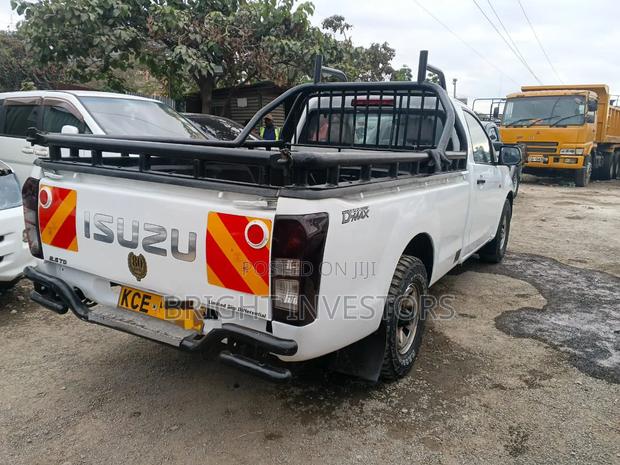 Isuzu D-MAX 2011 White