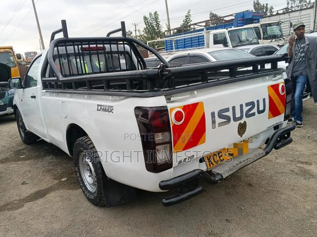 Isuzu D-MAX 2011 White