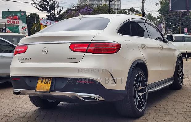 Mercedes-Benz 350D 2015 White