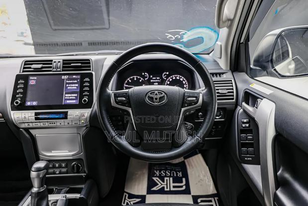 Toyota Land Cruiser Prado 2.8 2021 White