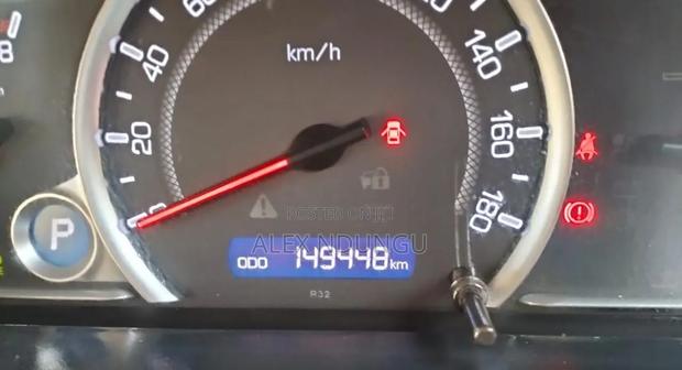 Toyota Noah 2015