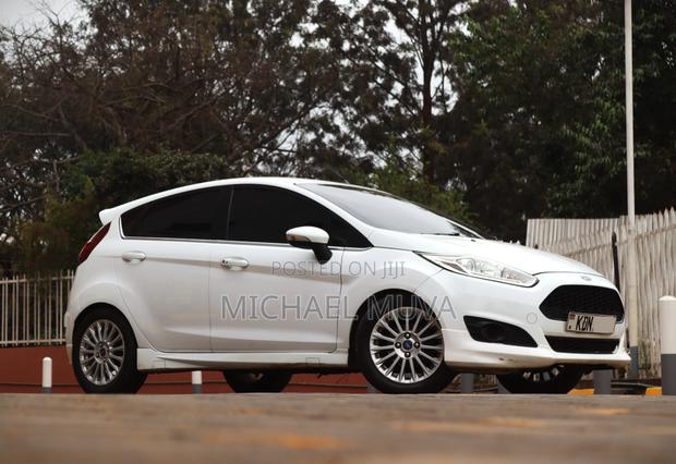 Ford Fiesta SE Hatchback 2016 Pearl