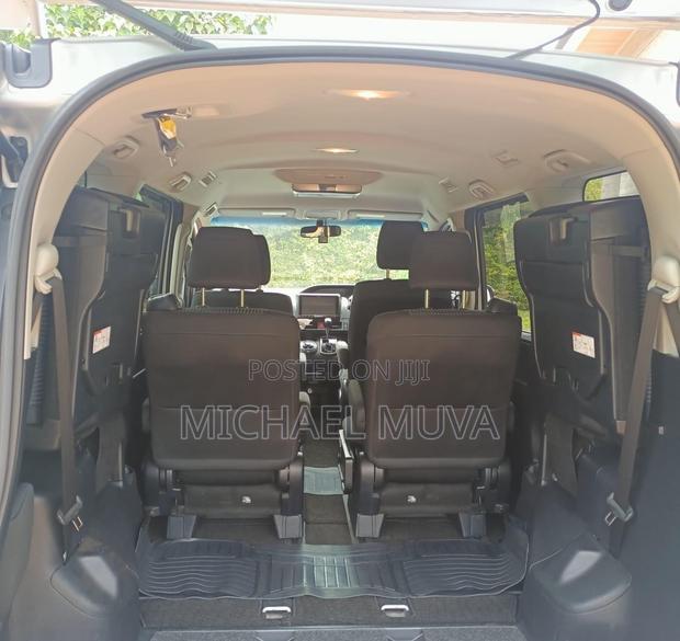 Toyota Noah 2.0 FWD (8 Seater) 2015 Gray