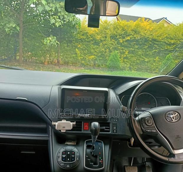 Toyota Noah 2.0 FWD (8 Seater) 2015 Gray