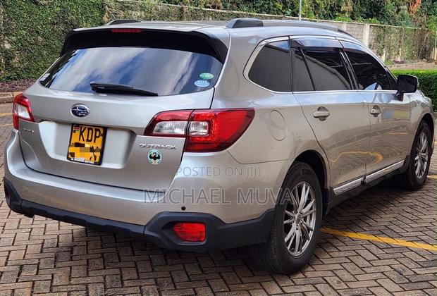 Subaru Outback 2.5i Limited AWD 2018 Gold