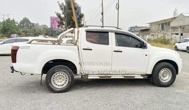 Isuzu D-MAX 2013 White