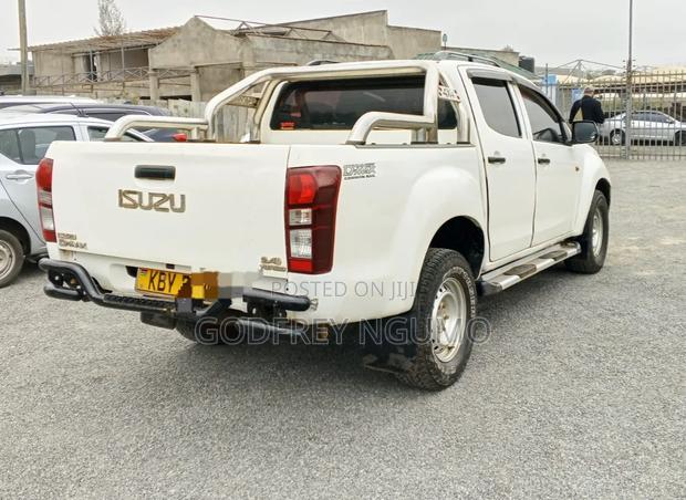 Isuzu D-MAX 2013 White
