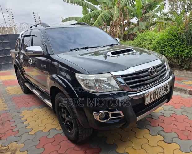 Toyota Hilux 2015 Black