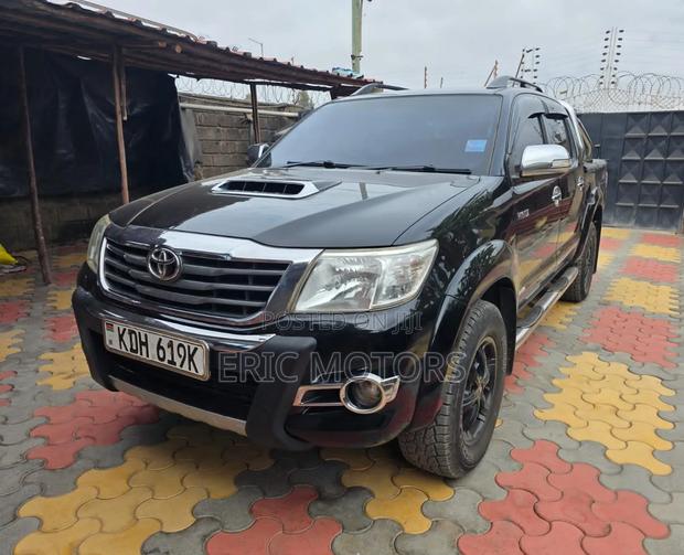 Toyota Hilux 2015 Black