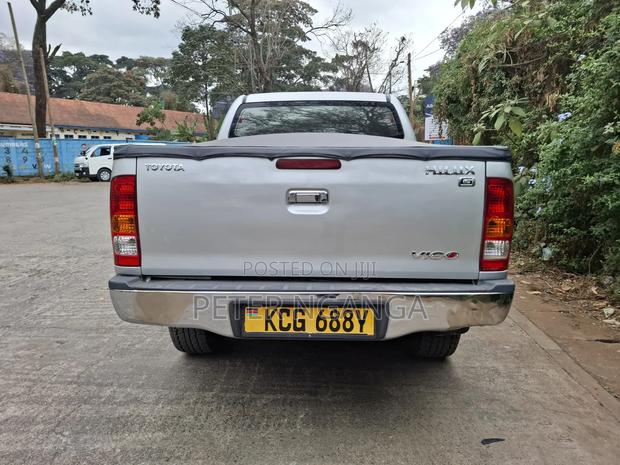 Toyota Hilux 2010 Silver