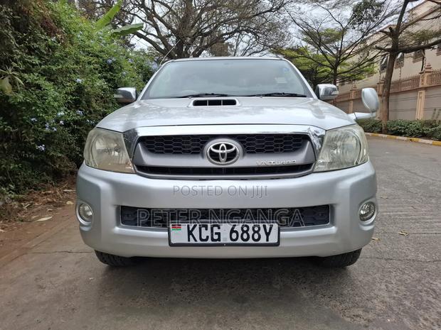 Toyota Hilux 2010 Silver