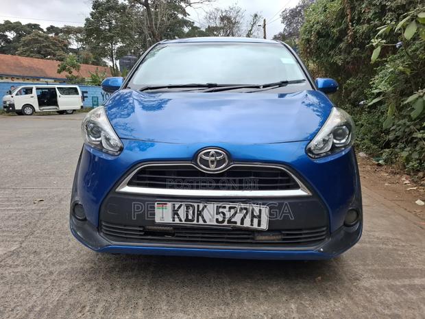 Toyota Sienta 1.5 FWD (6-seater) 2015 Blue