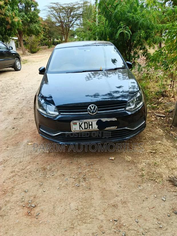Volkswagen Polo 2015 Black